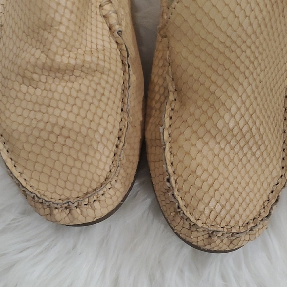 AEROSOLES Beige Textured Moccasins for Women - Picture 2 of 10